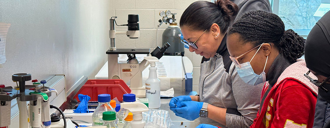 student in micro bilogy lab