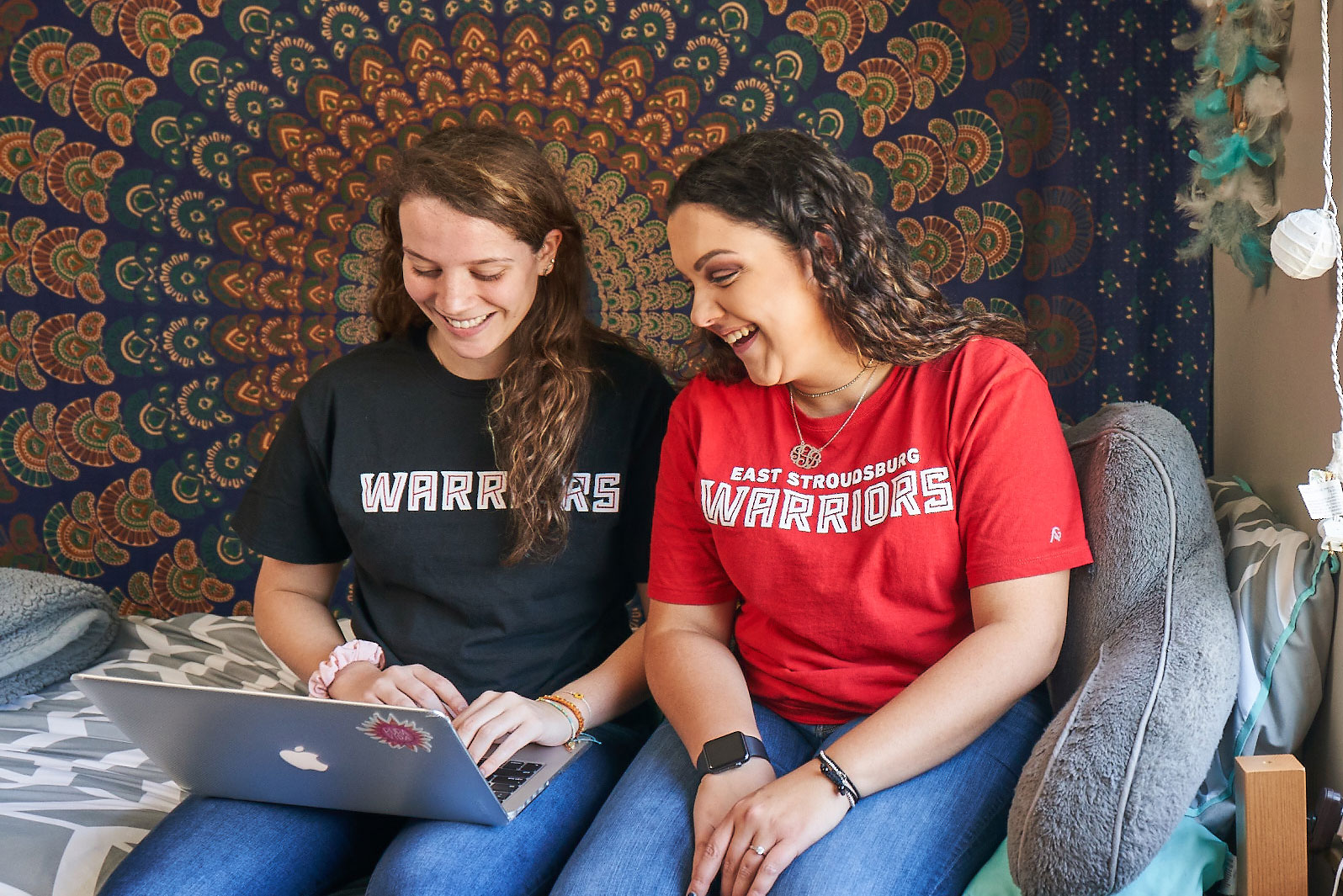 Two students wearing ESU t-shirts