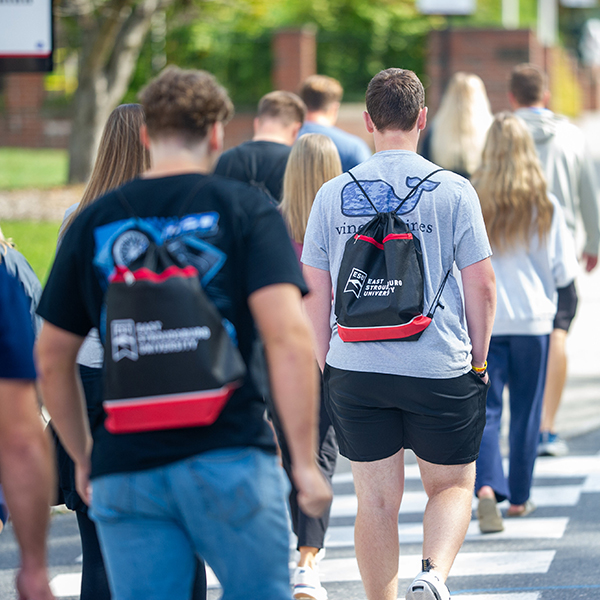 students visiting campus