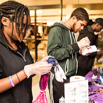 students doing tie dye.